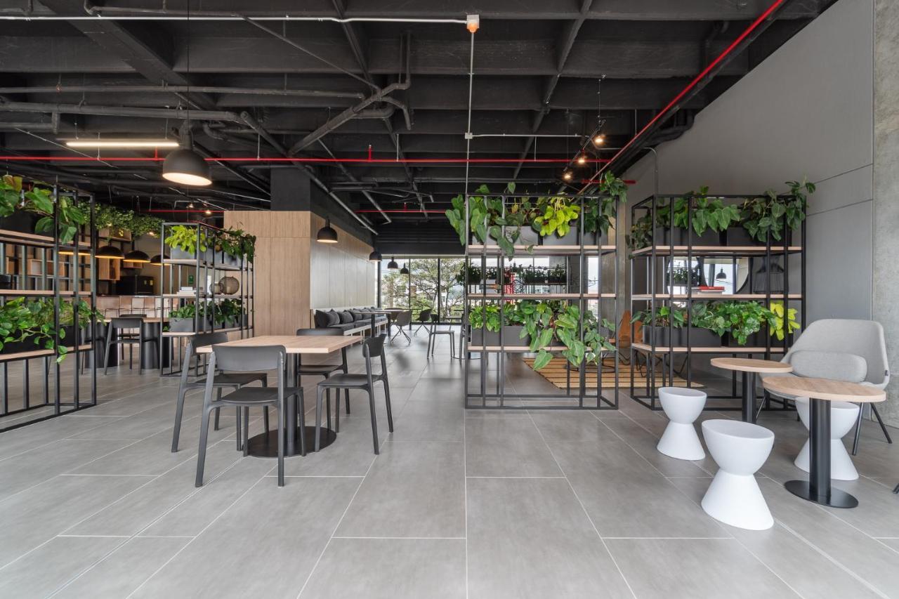Go Living & By Housy Host Aparthotel Medellin
