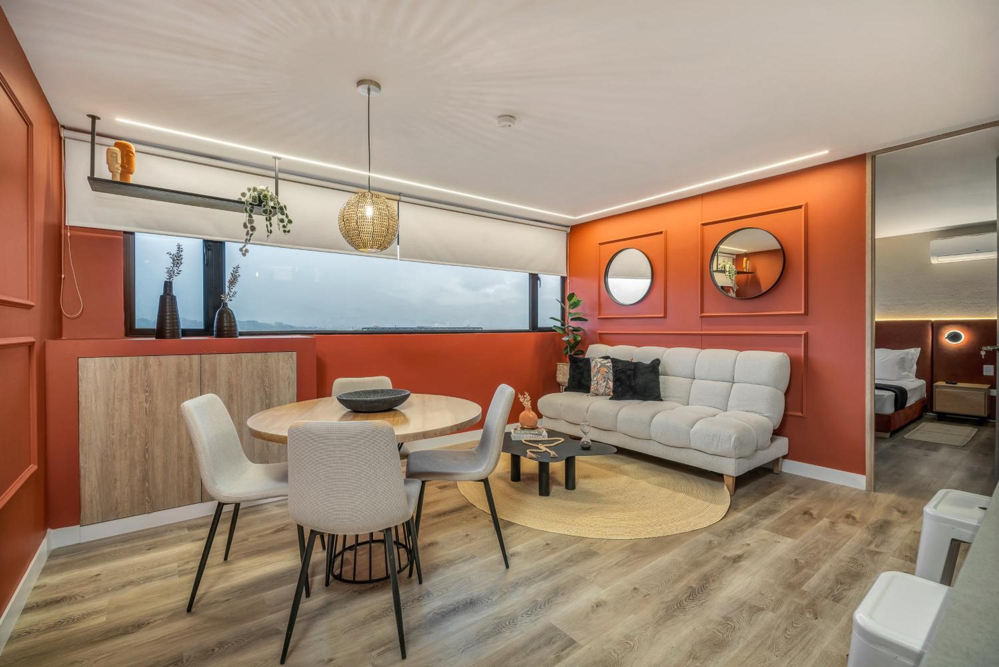 Go Living & By Housy Host Aparthotel